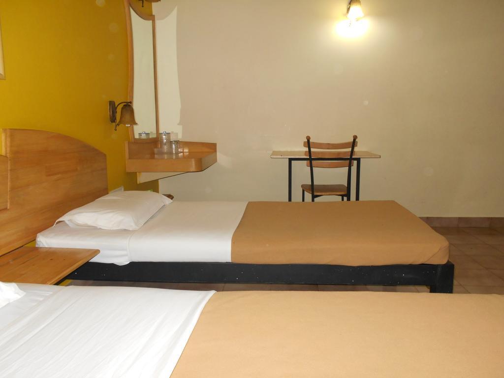 Tom'S Hotel Bengaluru Pokój zdjęcie